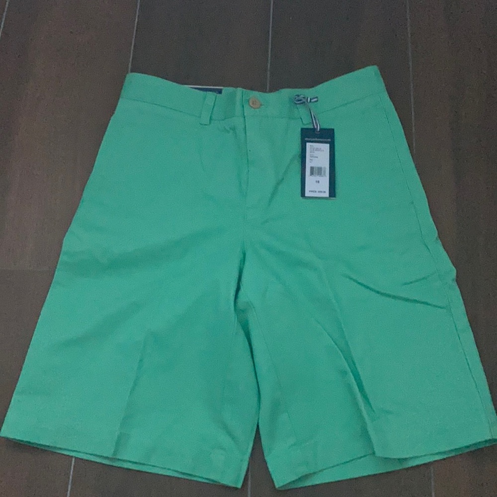 NEVER WORN WITH TAGS. Classic Fit club shorts.